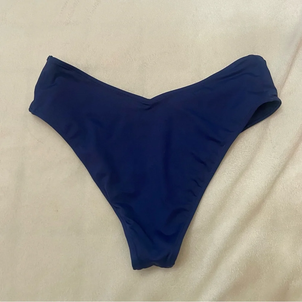 New! Frankie’s Bikinis x Sydney Sweeney Noemi bikini bottom navy 1090